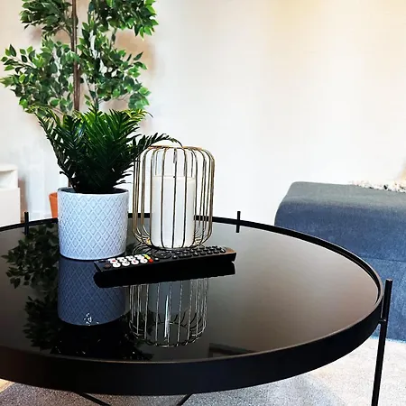 60qm In Zentral Gelegen Mit Hohen Decken - Beuys - *