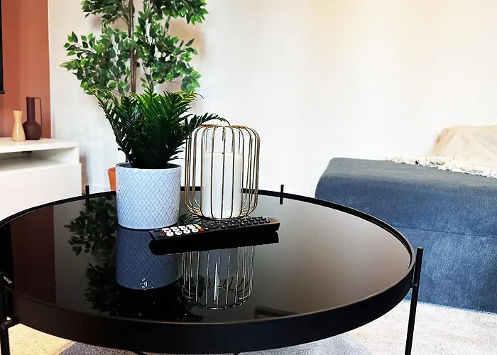 60qm In Zentral Gelegen Mit Hohen Decken - Beuys - *